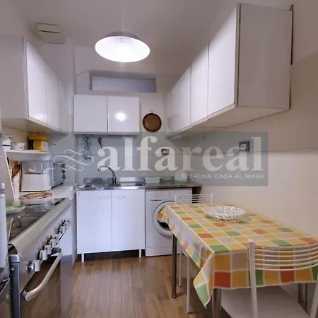 Apartment Rita, 2 Camere, Terrazzo, Clima E Wifi, A 200 M Dal Mare! By Alfareal *